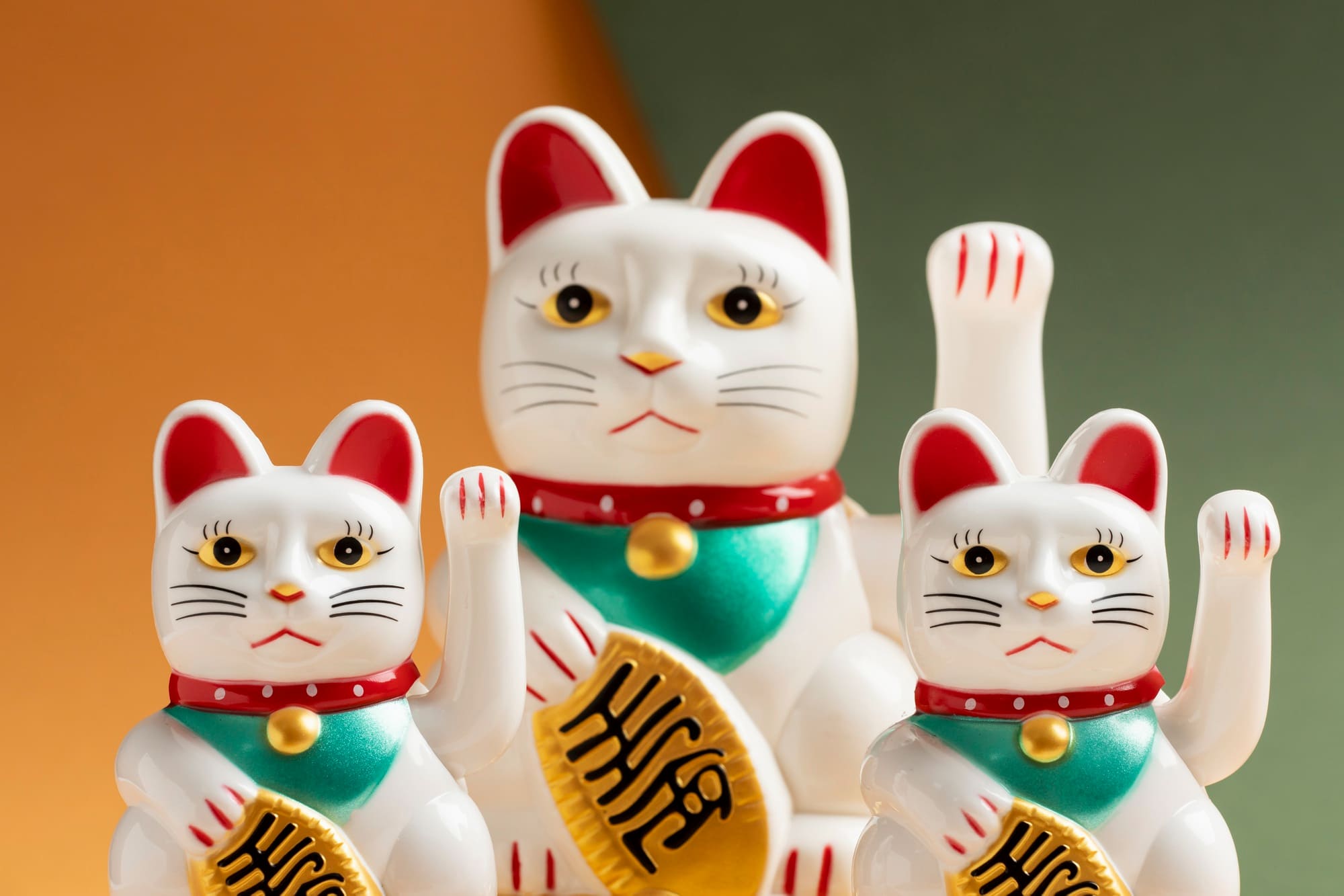 MANEKI-NEKO แมวกวัก เครื่องราง จาก ประเทศญี่ปุ่น เครื่องรางยอดนิยมของญี่ปุ่น ที่เชื่อกันว่าจะมาซึ่งความโชคดี มั่งคั่ง และโชคลาภ